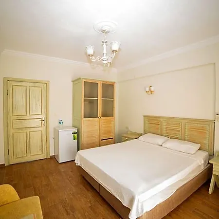 Yakamoz Goekceada Kaleköy